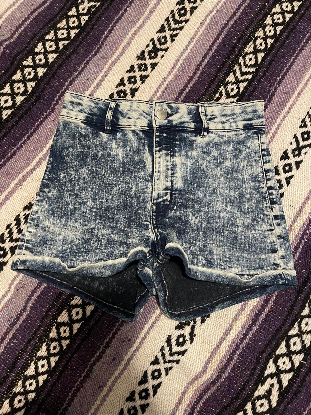 High-Rise stretch Acid Wash Denim Shorts - Blue size 6